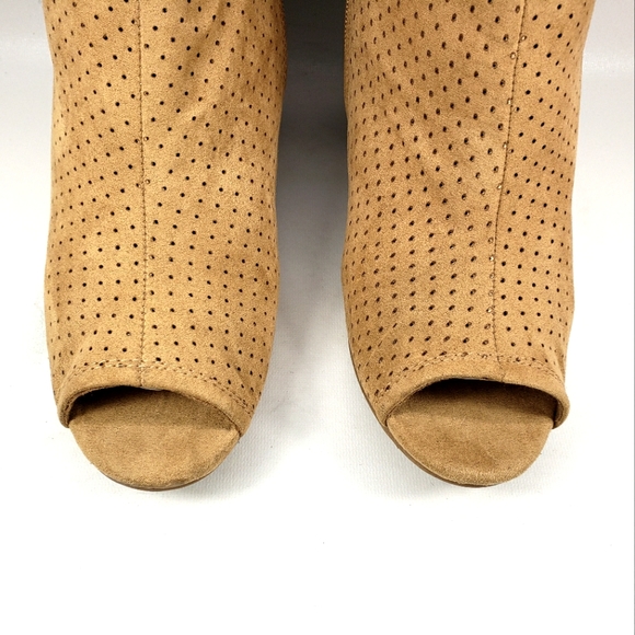 Old Navy Caramel Ultimate Peep Toe, Faux-suede, Perforated Booties. WMS 9M - Picture 6 of 12